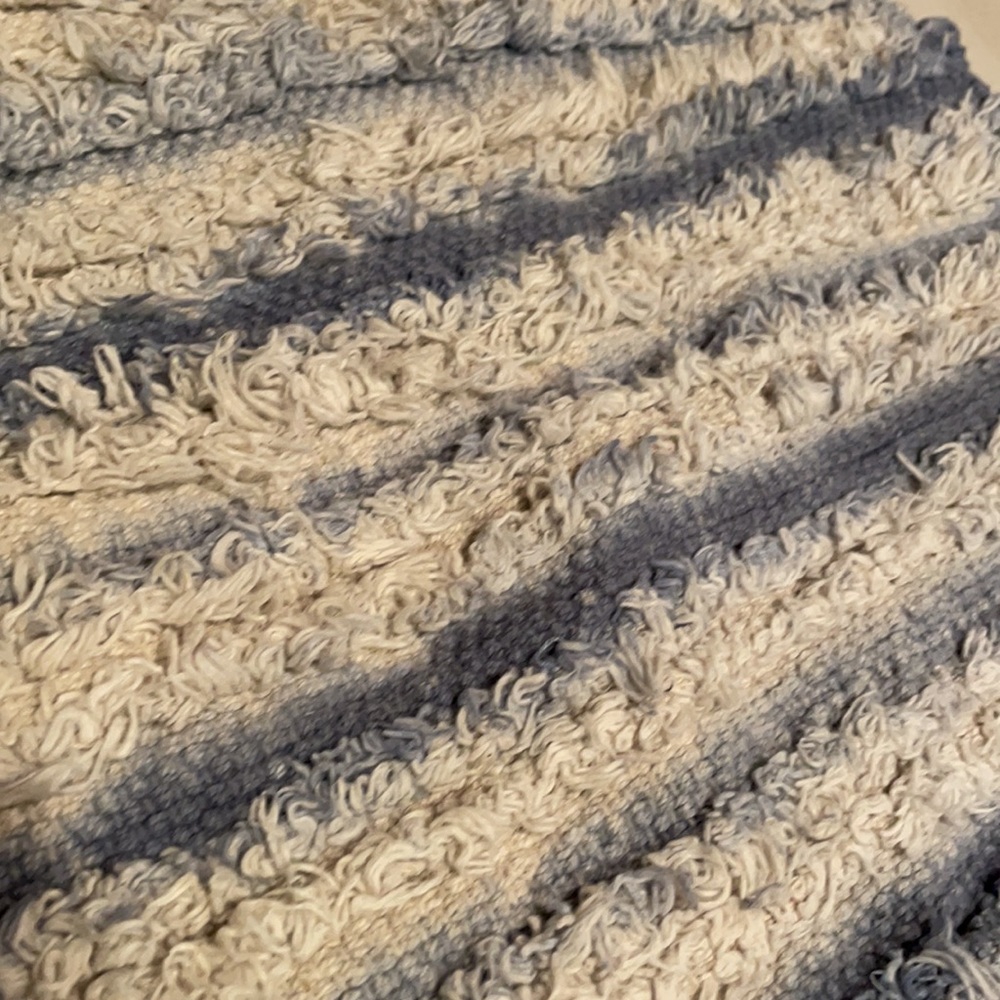 Blue Throw Rug with Tassels - Picture 3 of 3